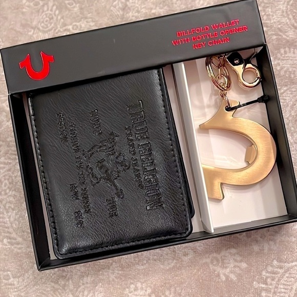 Brand New True Religion Leather Black Billfold Wallet Bottle Opener Keychain Set - Picture 3 of 16